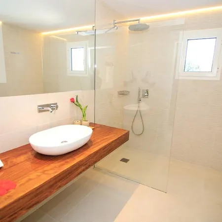 Elegant House In With Private Pool * San José